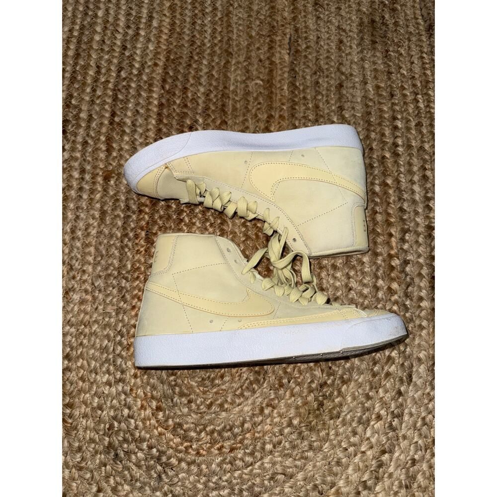Nike Blazer Mid Premium sneakers in lemon women’s size 7.5